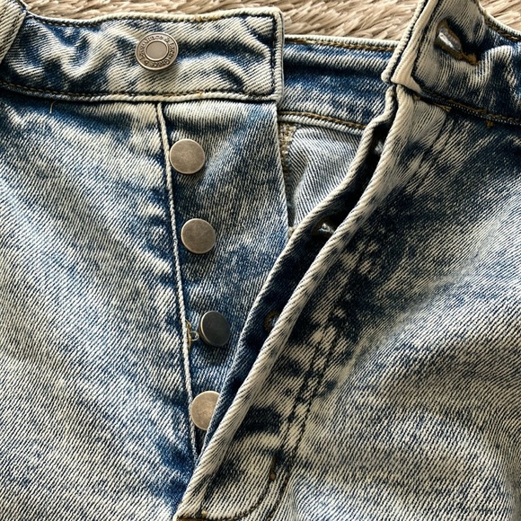 Grace & Lace size 4 Premium high waisted, distressed light wash Mom jeans - Picture 5 of 11